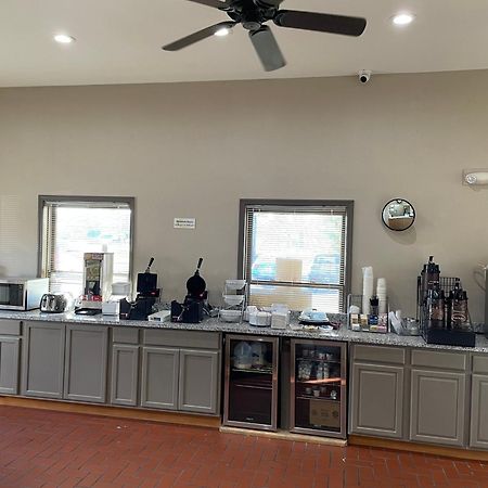 Super 8 By Wyndham Alton Motel Bagian luar foto