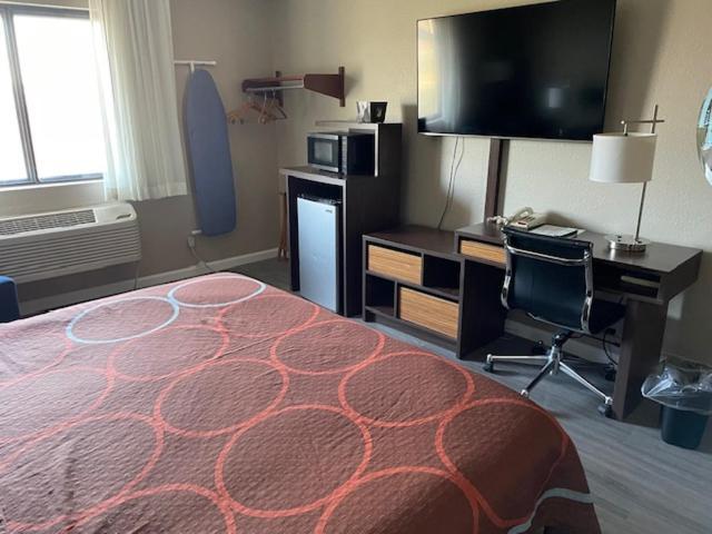 Super 8 By Wyndham Alton Motel Bagian luar foto