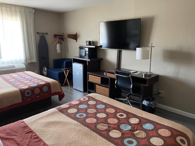 Super 8 By Wyndham Alton Motel Bagian luar foto