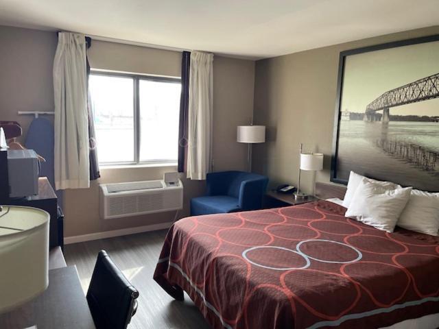 Super 8 By Wyndham Alton Motel Bagian luar foto