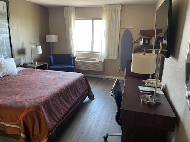 Super 8 By Wyndham Alton Motel Bagian luar foto