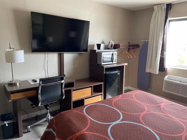Super 8 By Wyndham Alton Motel Bagian luar foto