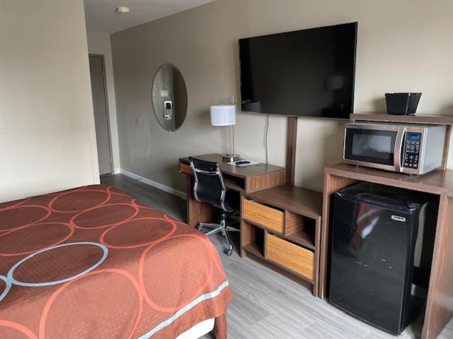 Super 8 By Wyndham Alton Motel Bagian luar foto
